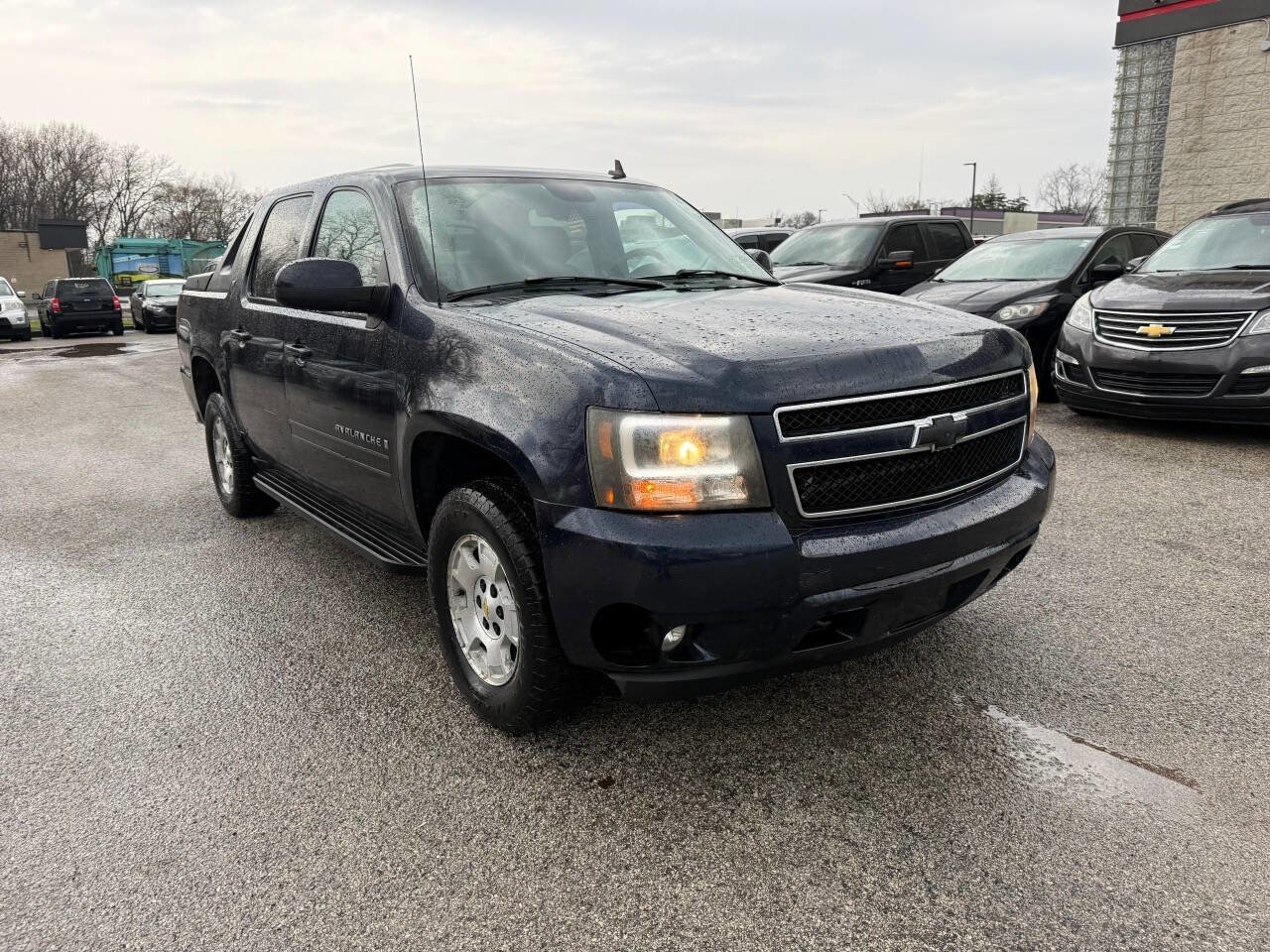 Used 2008 Chevrolet Avalanche LT image 1