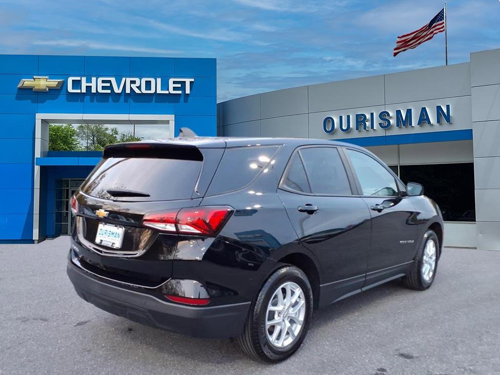 Used 2024 Chevrolet Equinox LS w/ LS Convenience Package image 3