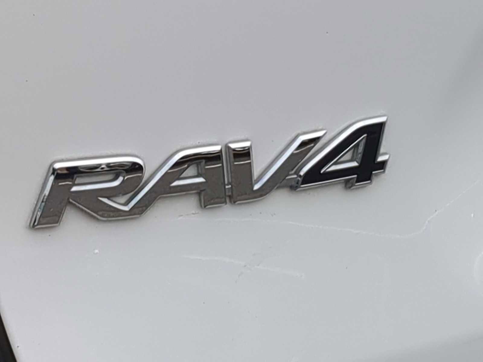 Used 2020 Toyota RAV4 XLE image 13