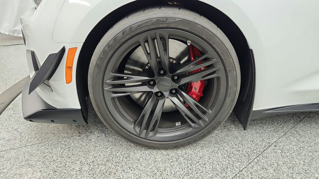Used 2021 Chevrolet Camaro ZL1 RWD image 15