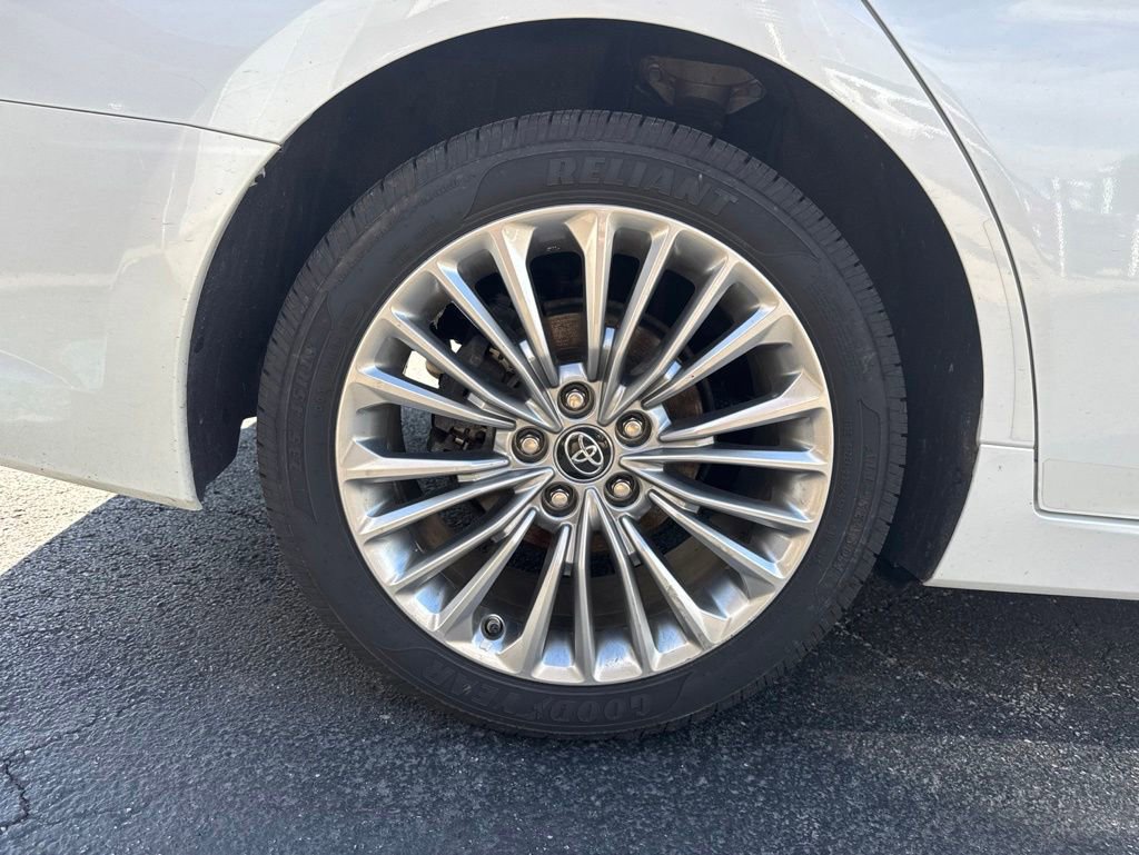 Used 2019 Toyota Avalon Limited w/ Advanced Safety Package FWD image 19
