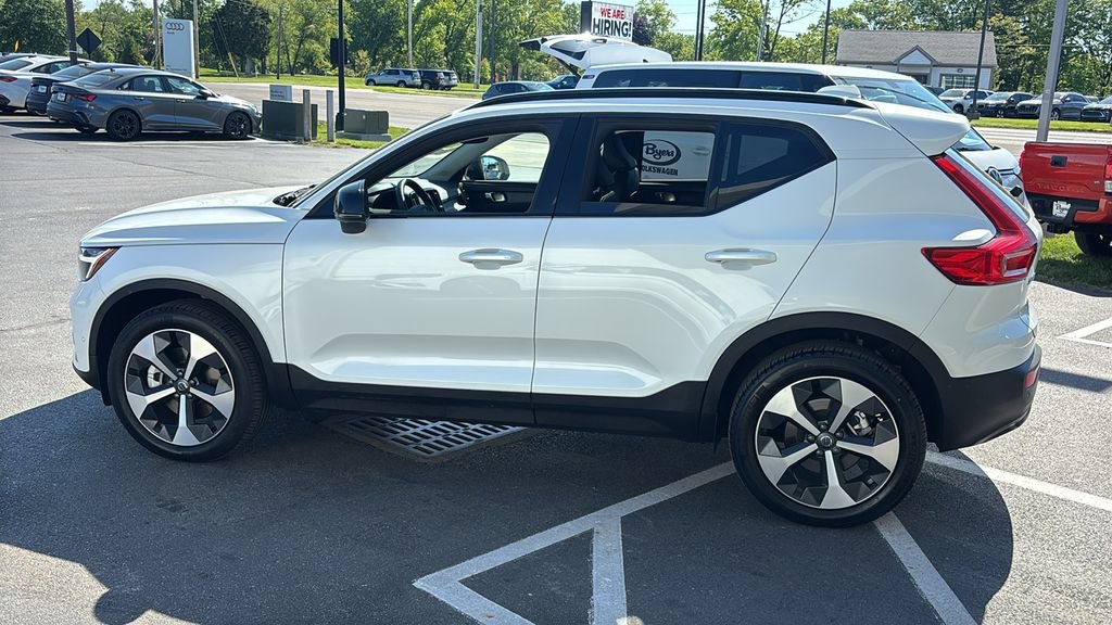 Certified 2026 Volvo XC40 B5 Plus AWD/4WD image 3