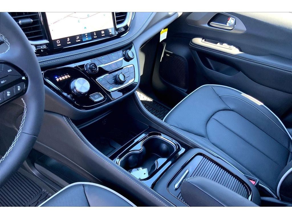 New 2027 Chrysler Pacifica Limited AWD/4WD image 9