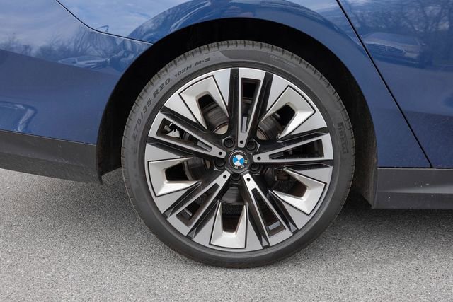 Certified 2024 BMW 530i xDrive w/ Premium Package image 10