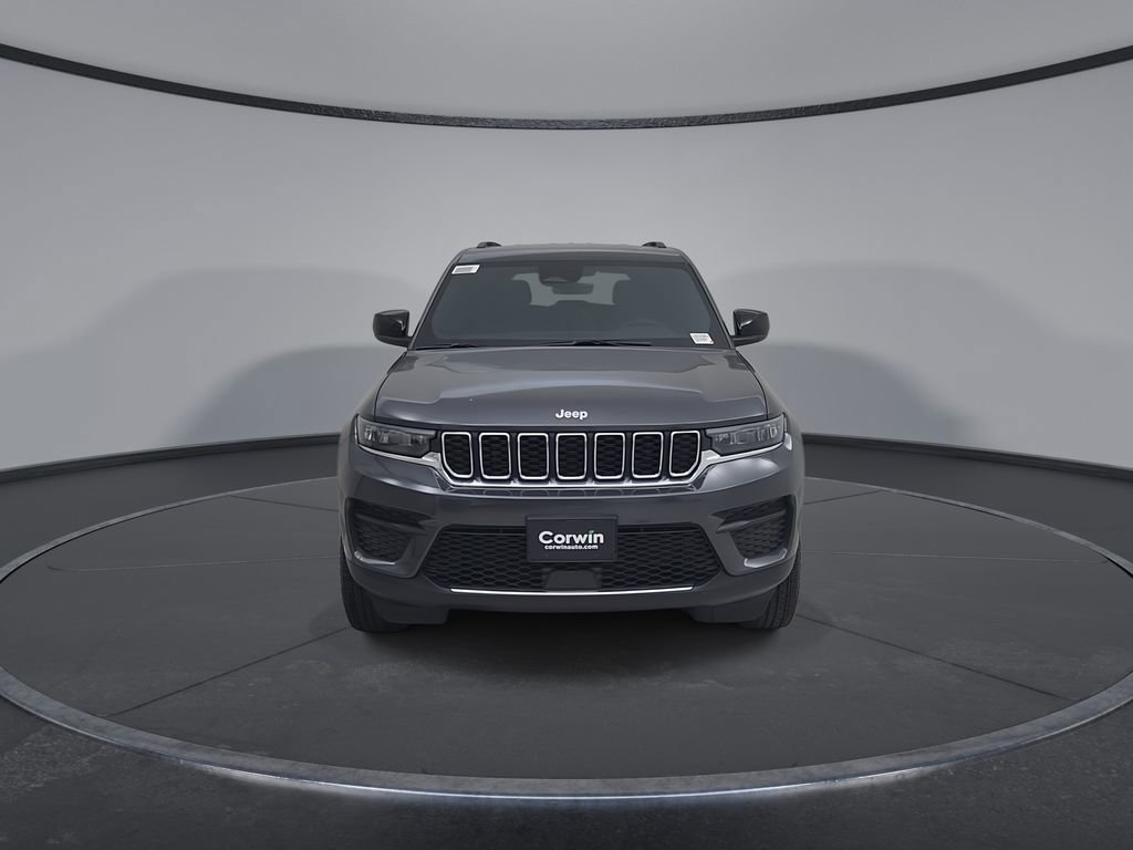 New 2025 Jeep Grand Cherokee Laredo image 5