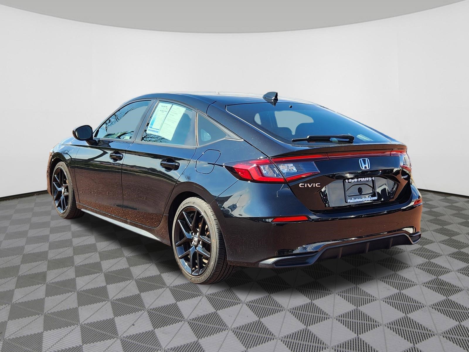 Used 2023 Honda Civic Sport image 3