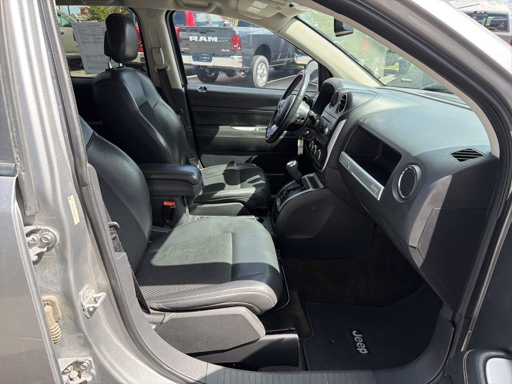 Used 2016 Jeep Compass Latitude AWD/4WD image 31