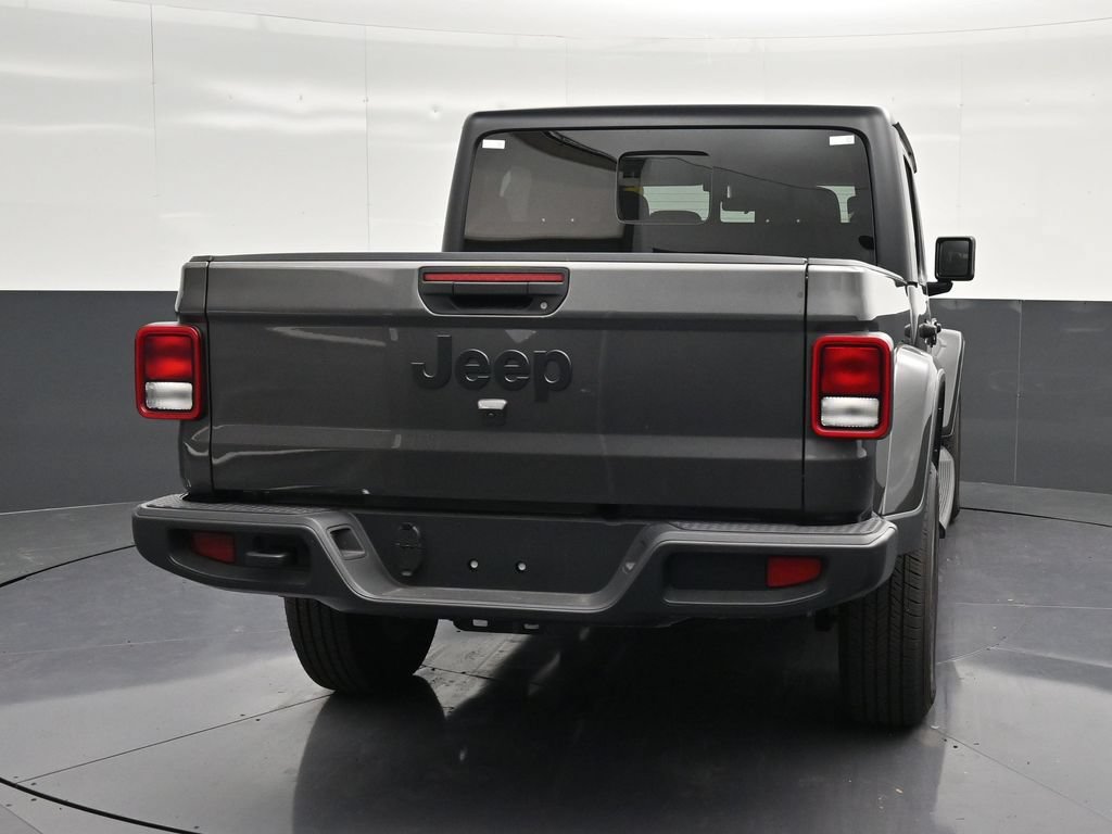 Used 2025 Jeep Gladiator Sport AWD/4WD image 2