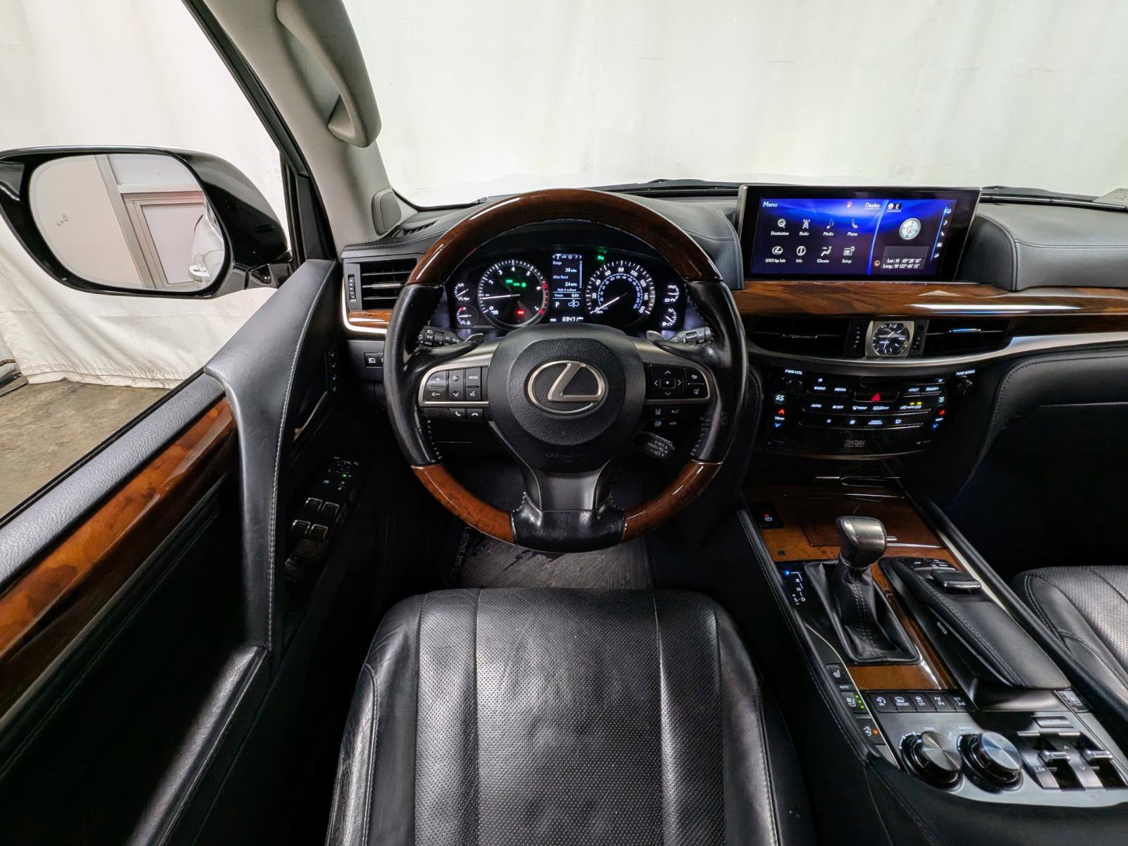 Used 2018 Lexus LX 570 4WD w/ Luxury Package image 2