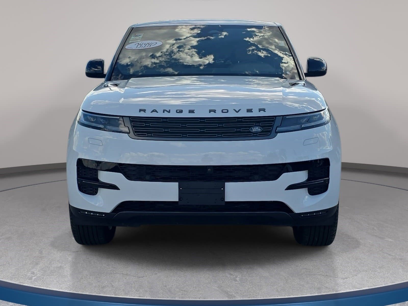 Used 2024 Land Rover Range Rover Sport SE image 2