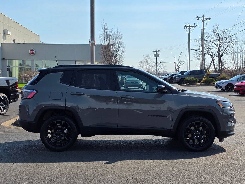Used 2023 Jeep Compass Altitude image 4