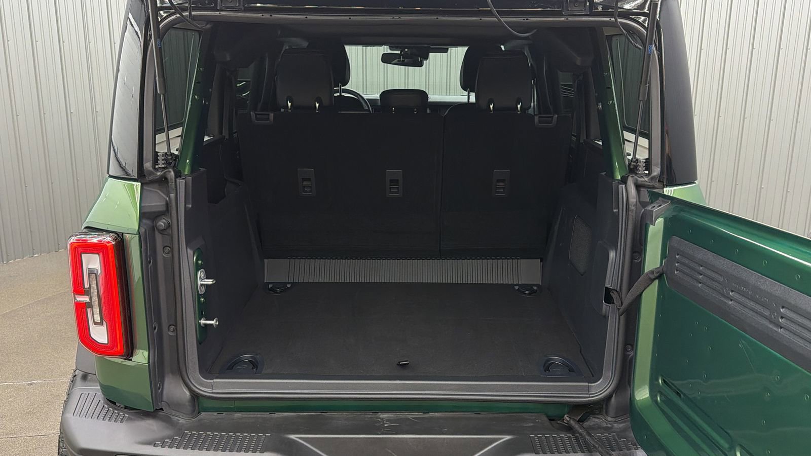 Used 2025 Ford Bronco Badlands image 17