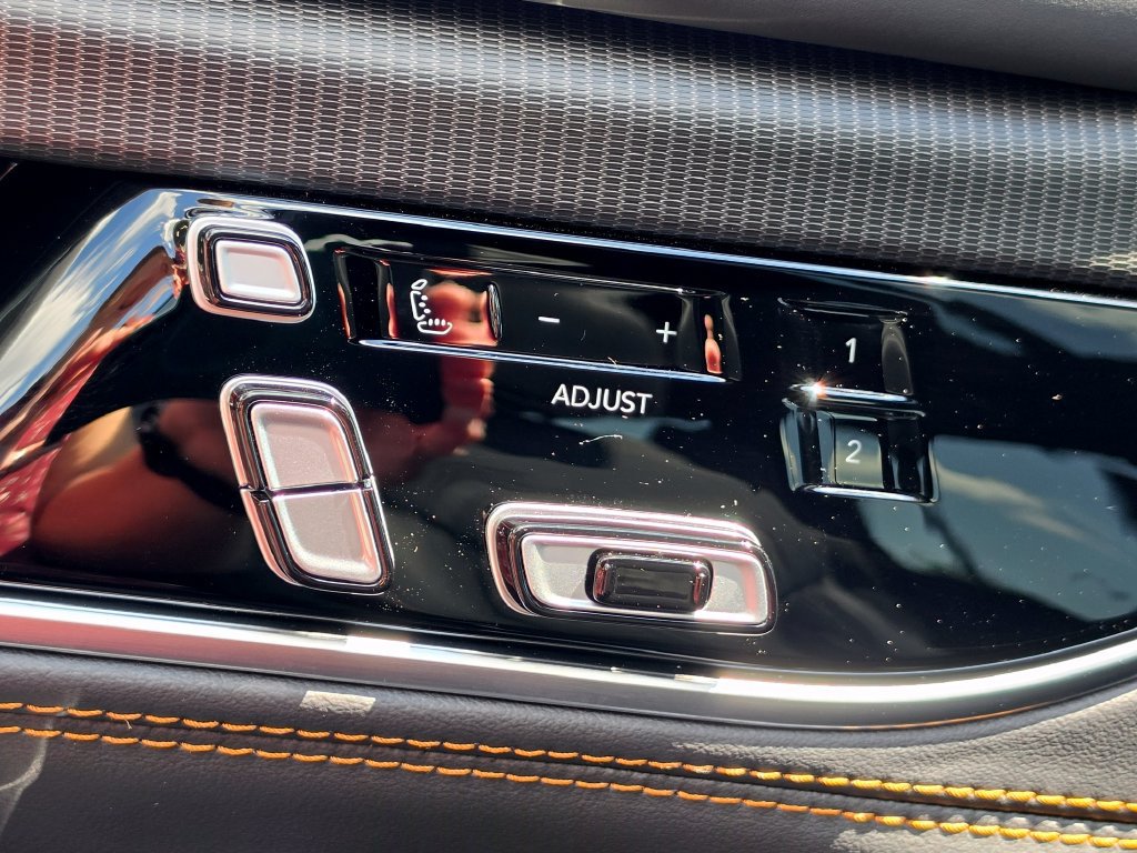 New 2026 Jeep Grand Wagoneer Summit AWD/4WD image 15