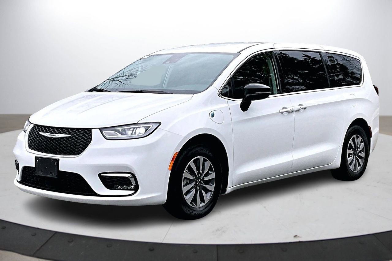 Certified 2024 Chrysler Pacifica Select image 4