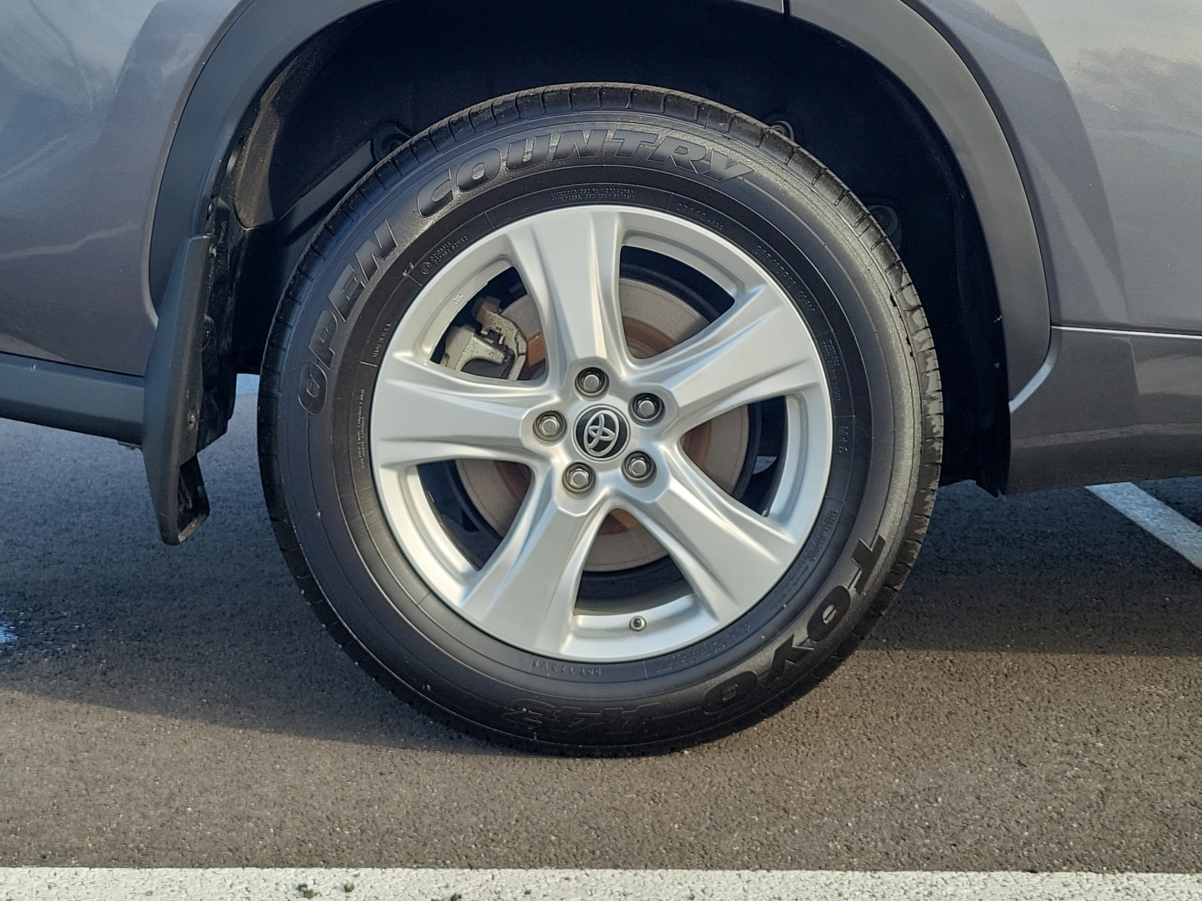 Used 2024 Toyota Highlander LE image 5