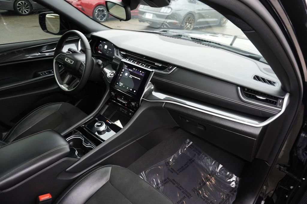 Used 2023 Jeep Grand Cherokee Altitude image 30