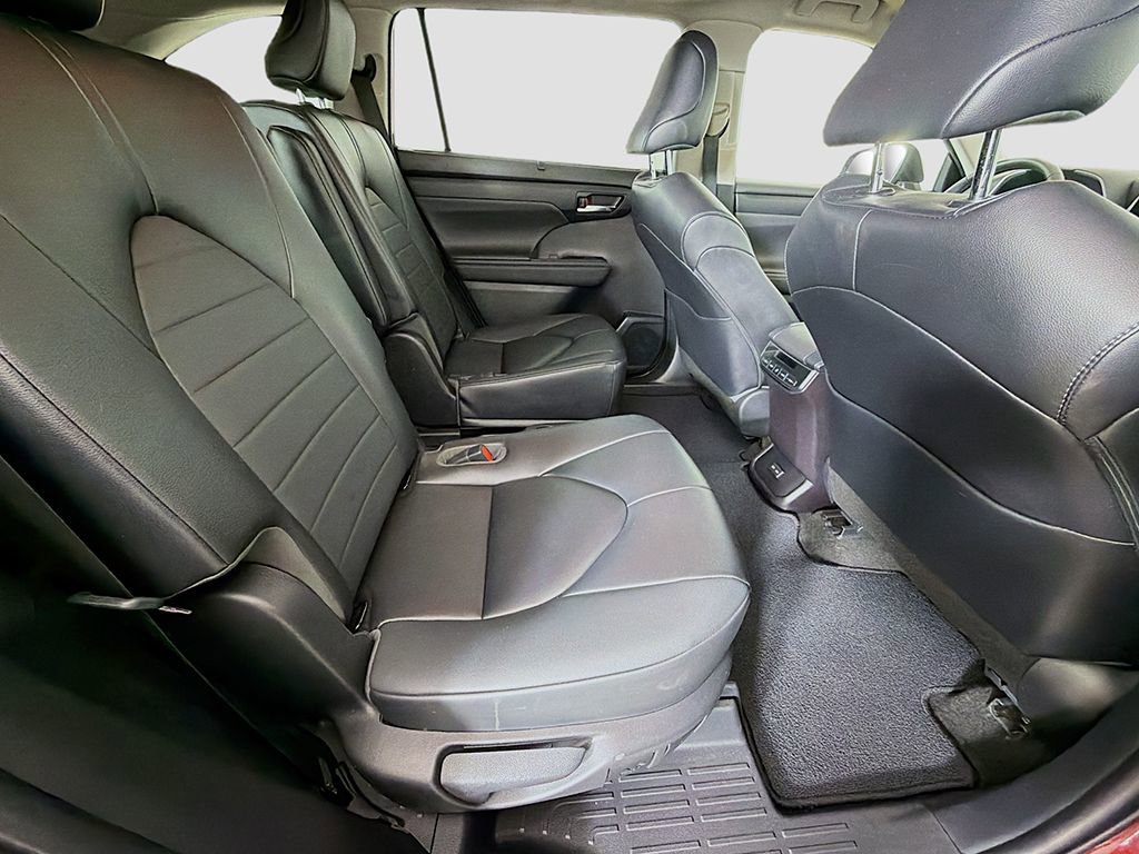 Used 2023 Toyota Highlander XLE AWD/4WD image 26