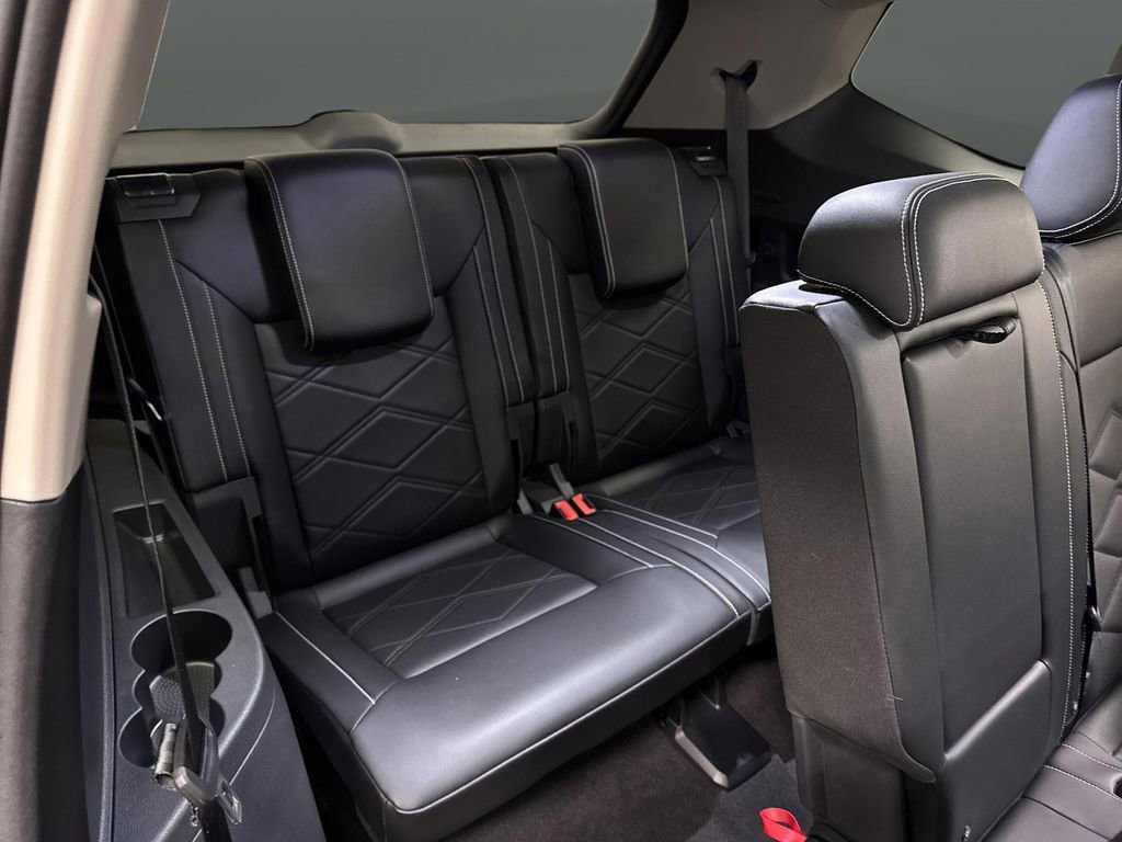 Used 2024 Volkswagen Atlas SE w/ Panoramic Sunroof Package image 32