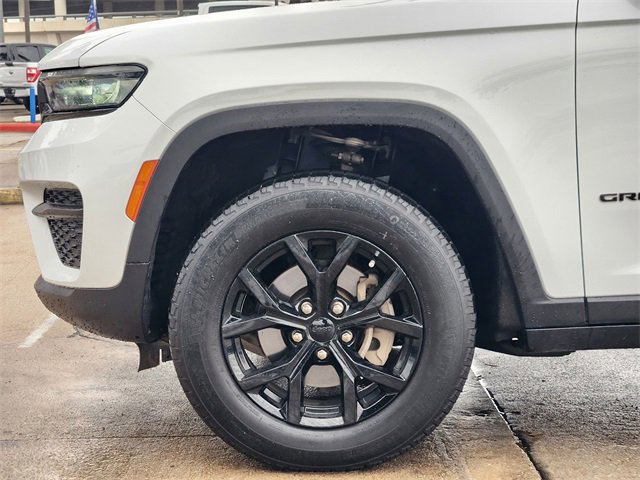 Used 2024 Jeep Grand Cherokee Altitude image 8