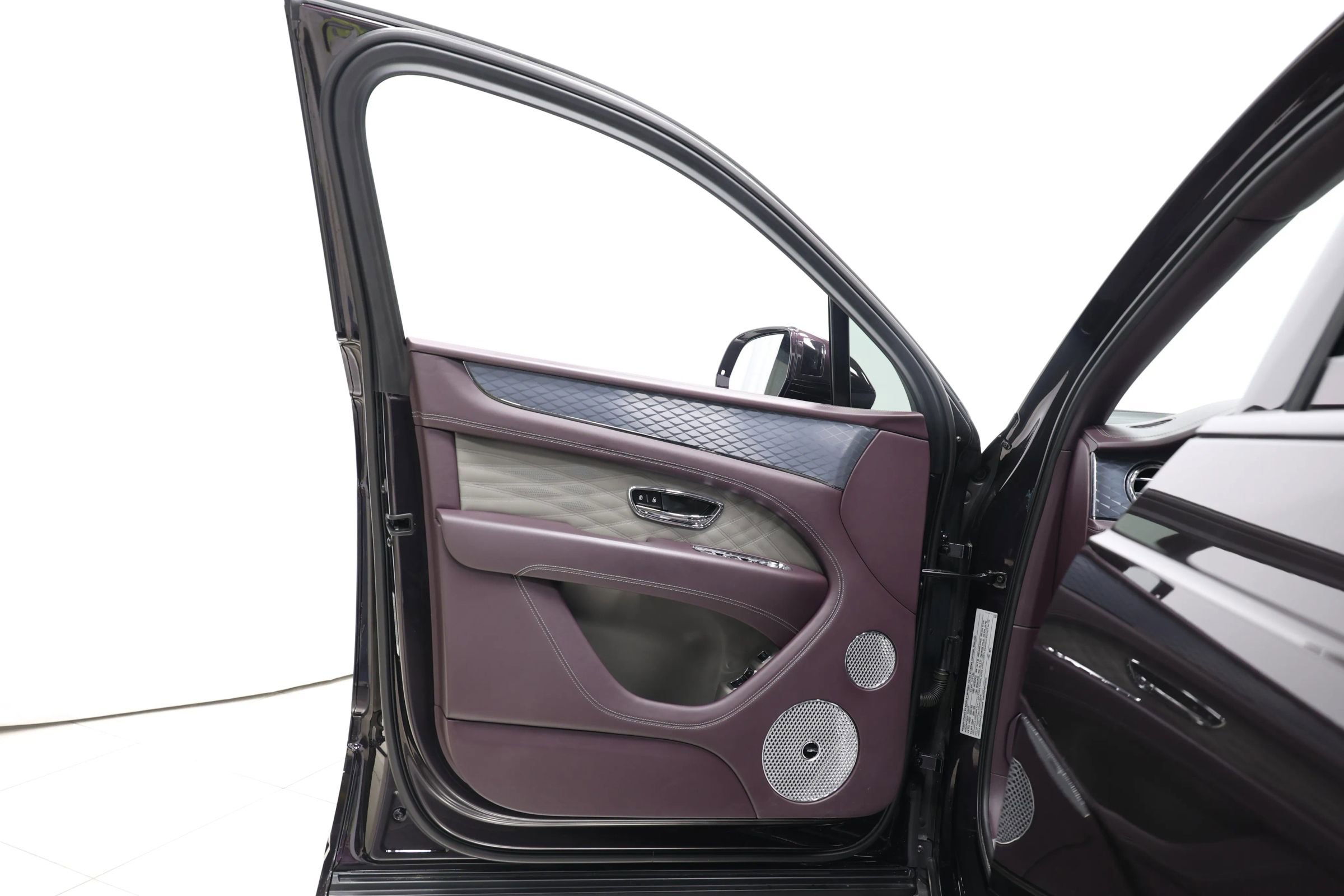 Used 2023 Bentley Bentayga Extended Wheelbase image 10