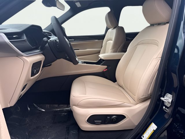 New 2026 Jeep Grand Cherokee L Limited AWD/4WD image 9