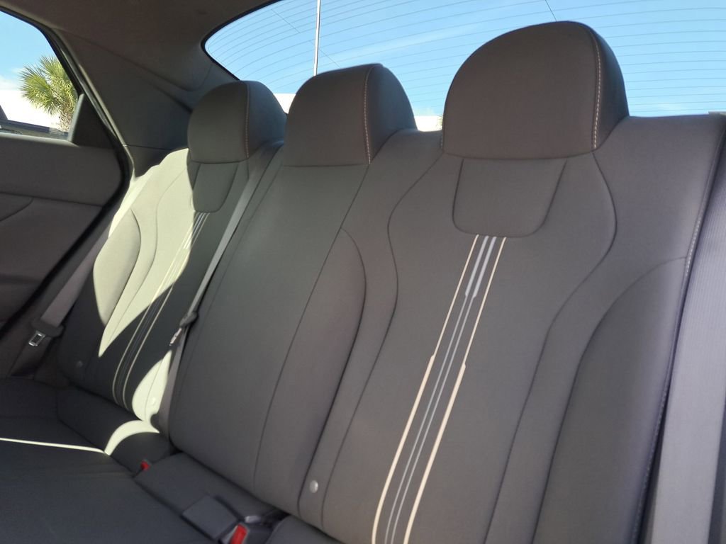 Used 2023 Hyundai Elantra SEL w/ Convenience Package image 8