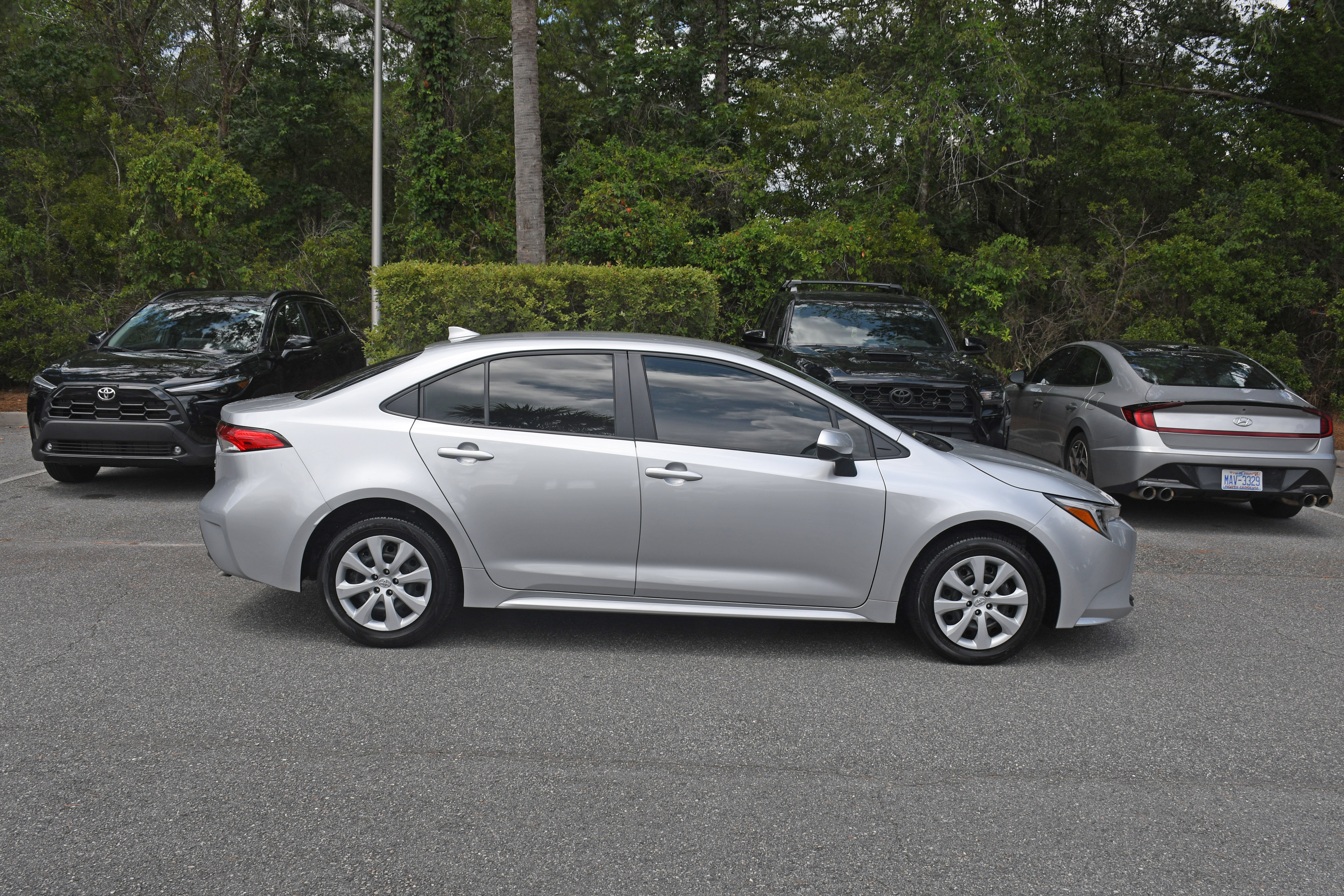 Certified 2025 Toyota Corolla LE FWD image 5
