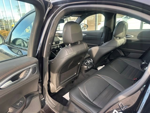 New 2025 Alfa Romeo Giulia AWD w/ Driving Assist Package image 7