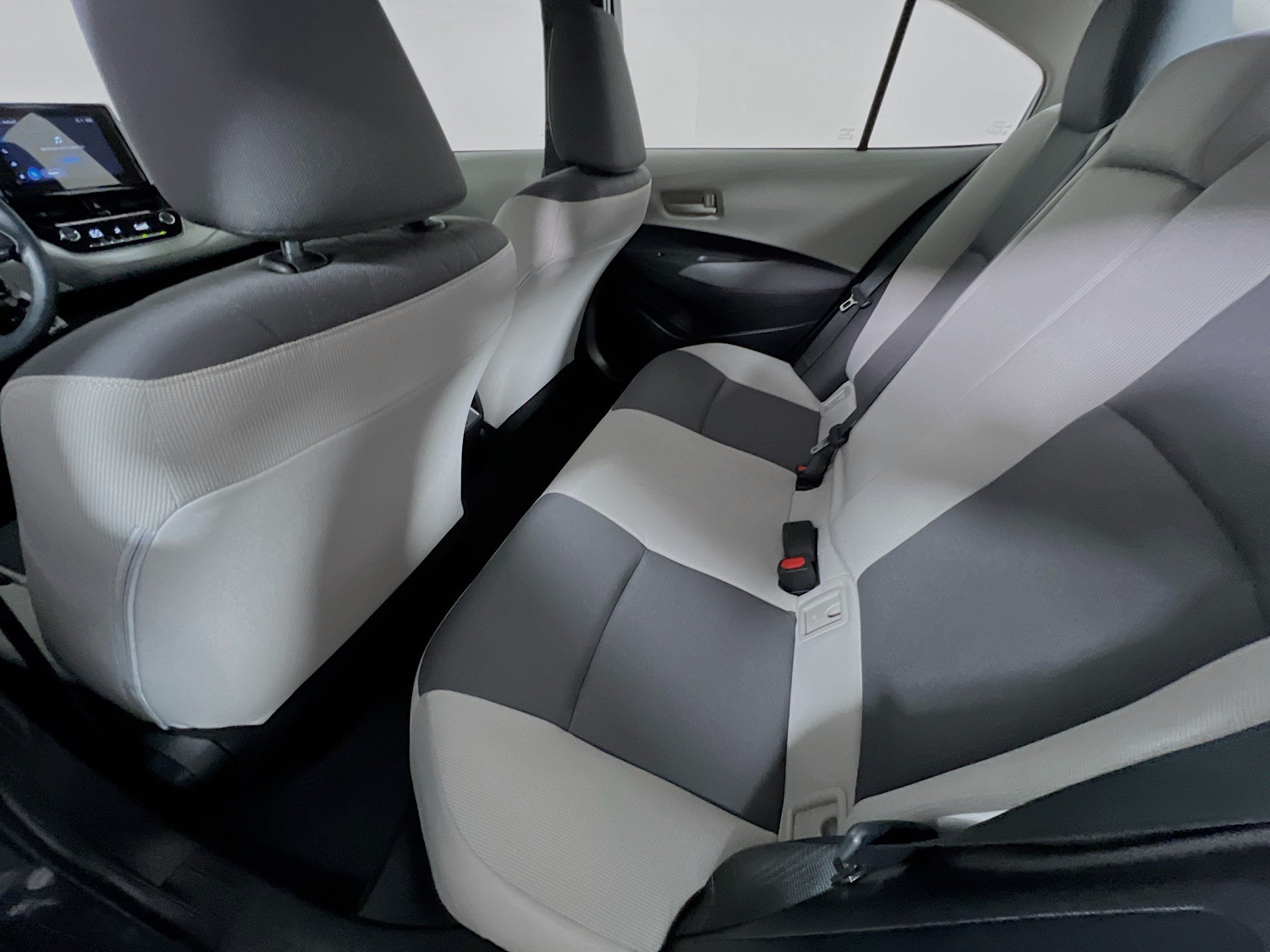 Used 2025 Toyota Corolla LE FWD image 28