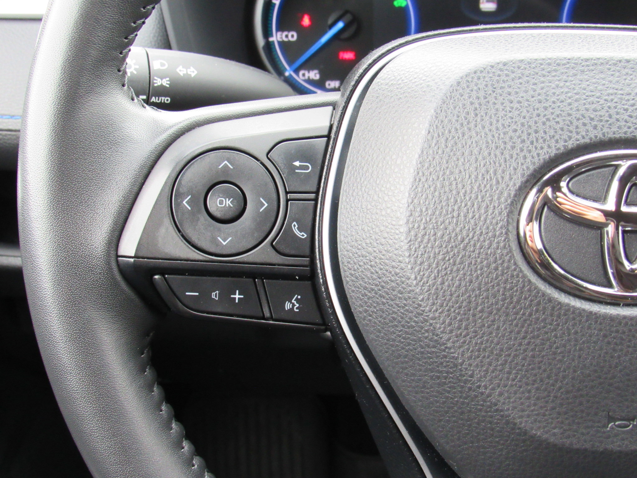 Used 2024 Toyota RAV4 SE image 18