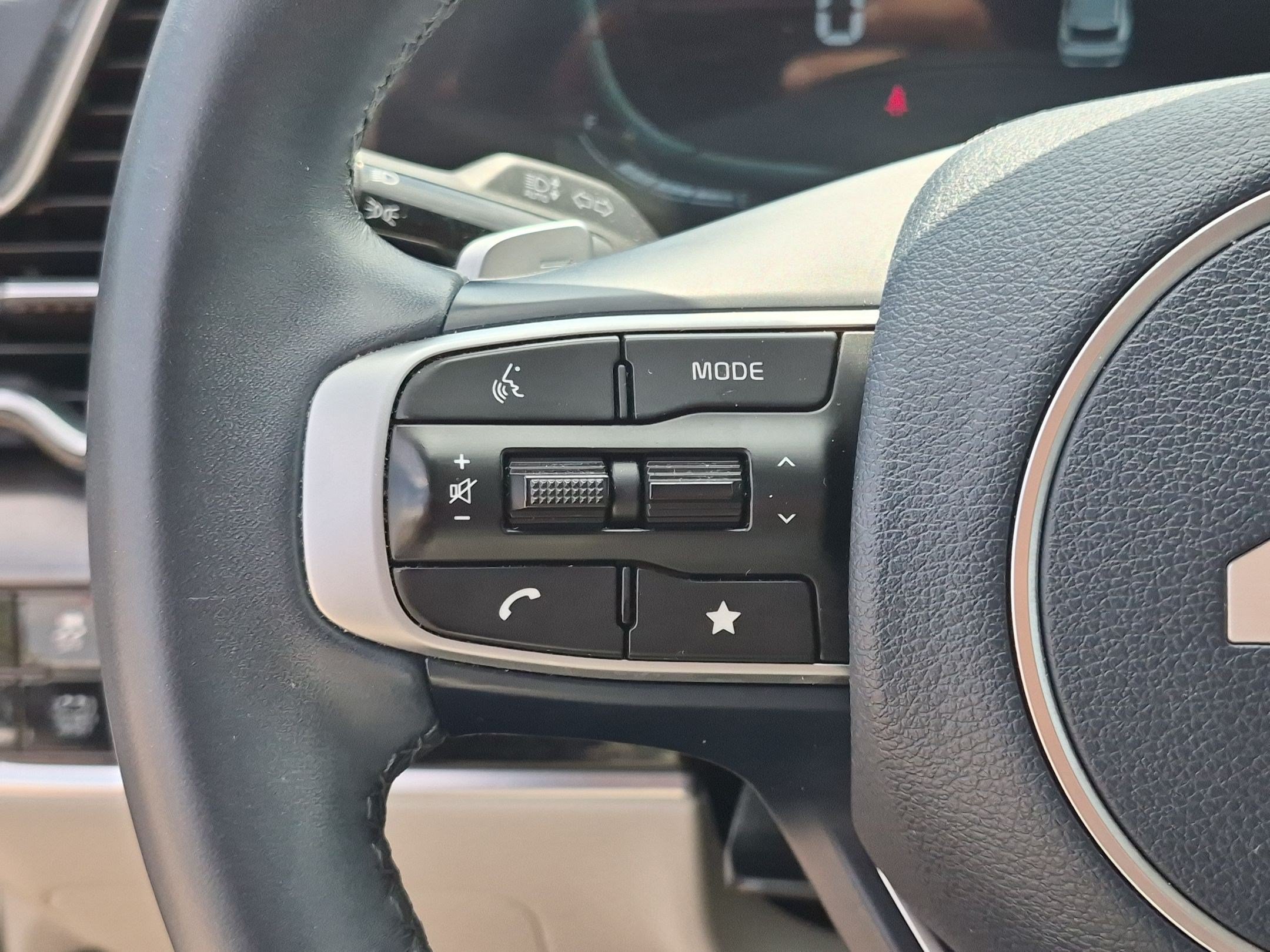 Certified 2024 Kia Sportage EX AWD/4WD image 16