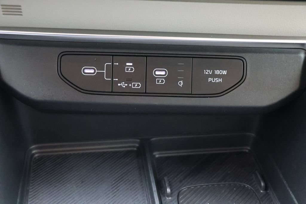 Used 2025 Kia Carnival EX FWD image 24