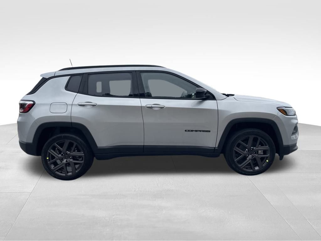 New 2026 Jeep Compass Latitude AWD/4WD image 4