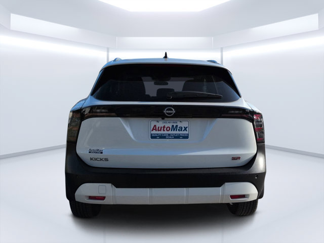 Used 2026 Nissan Kicks SR w/ SR Premium Package FWD image 4