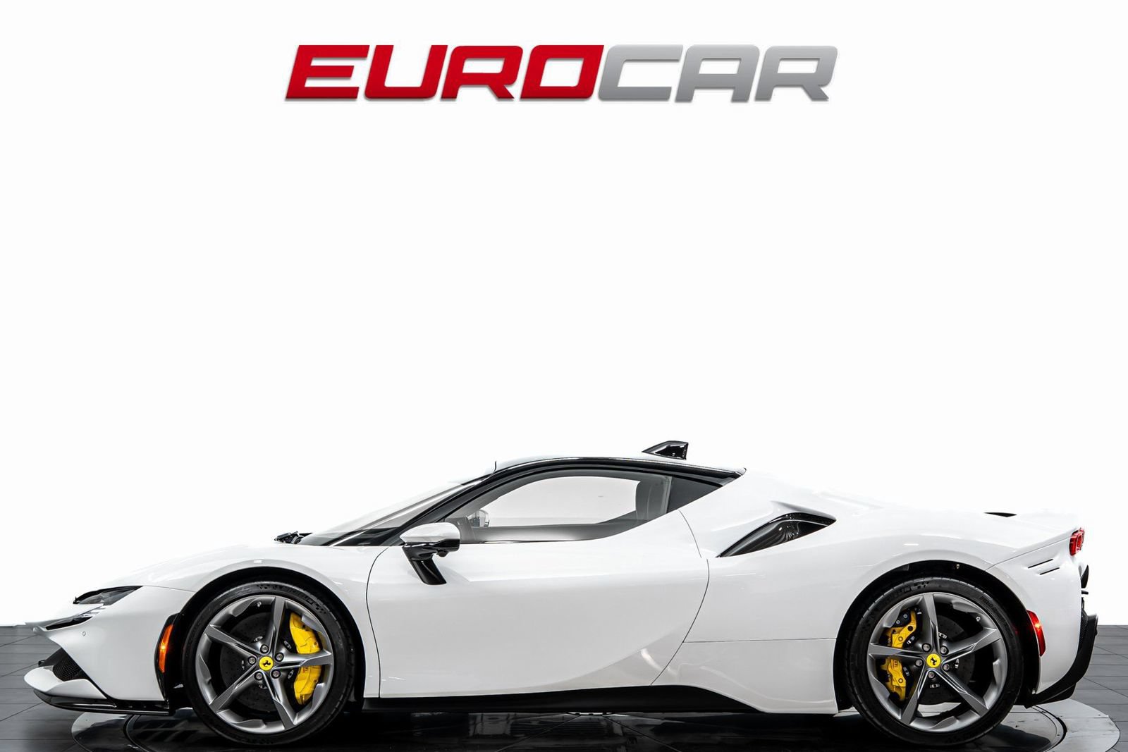 Used 2022 Ferrari SF90 Stradale AWD/4WD image 2