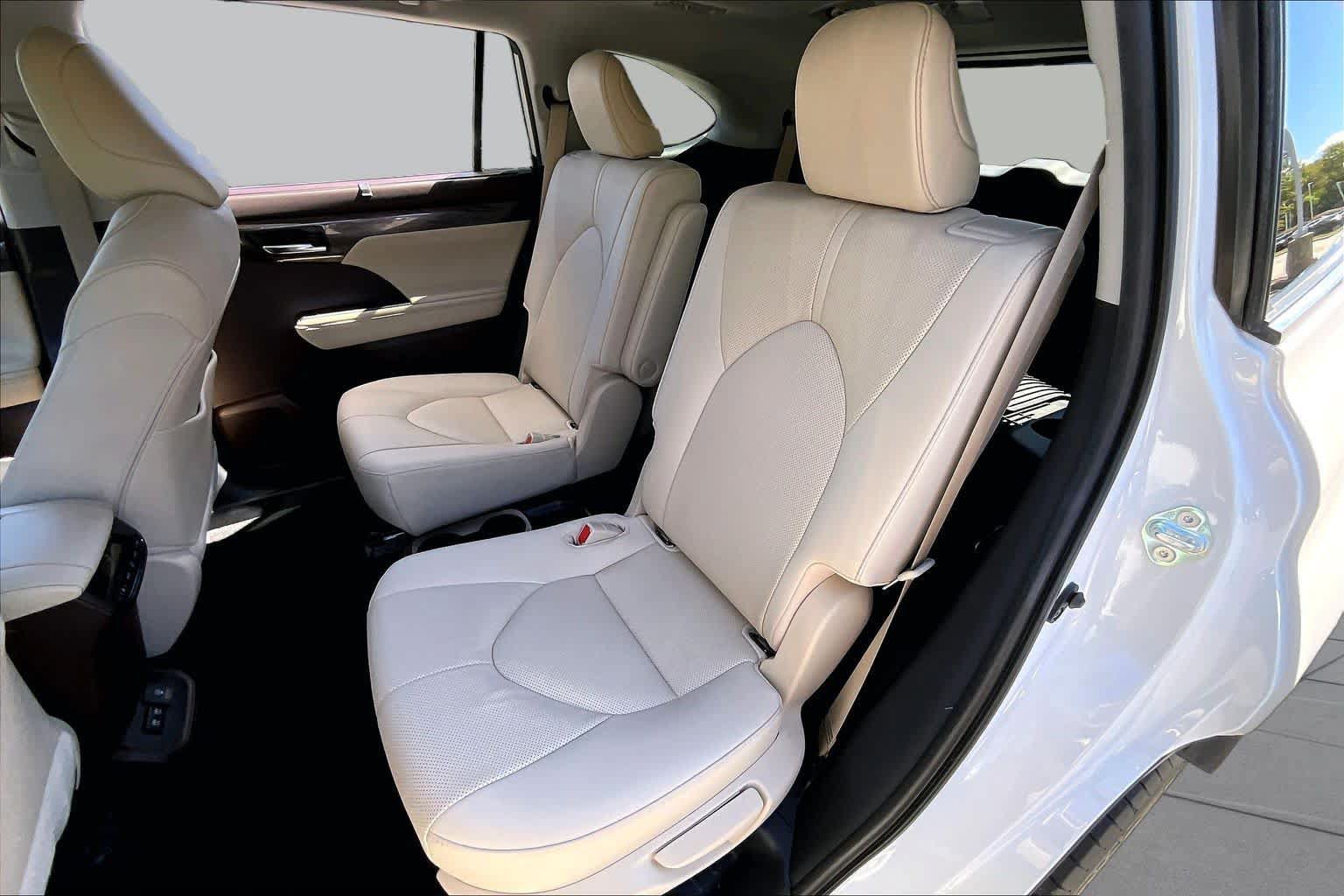Used 2020 Toyota Highlander Limited FWD image 20