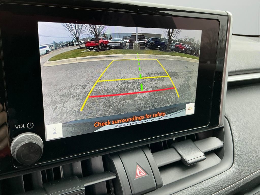 Used 2025 Toyota RAV4 XLE FWD image 22