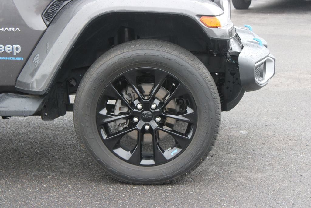 Used 2023 Jeep Wrangler Unlimited Sahara w/ Cold Weather Group AWD/4WD image 12