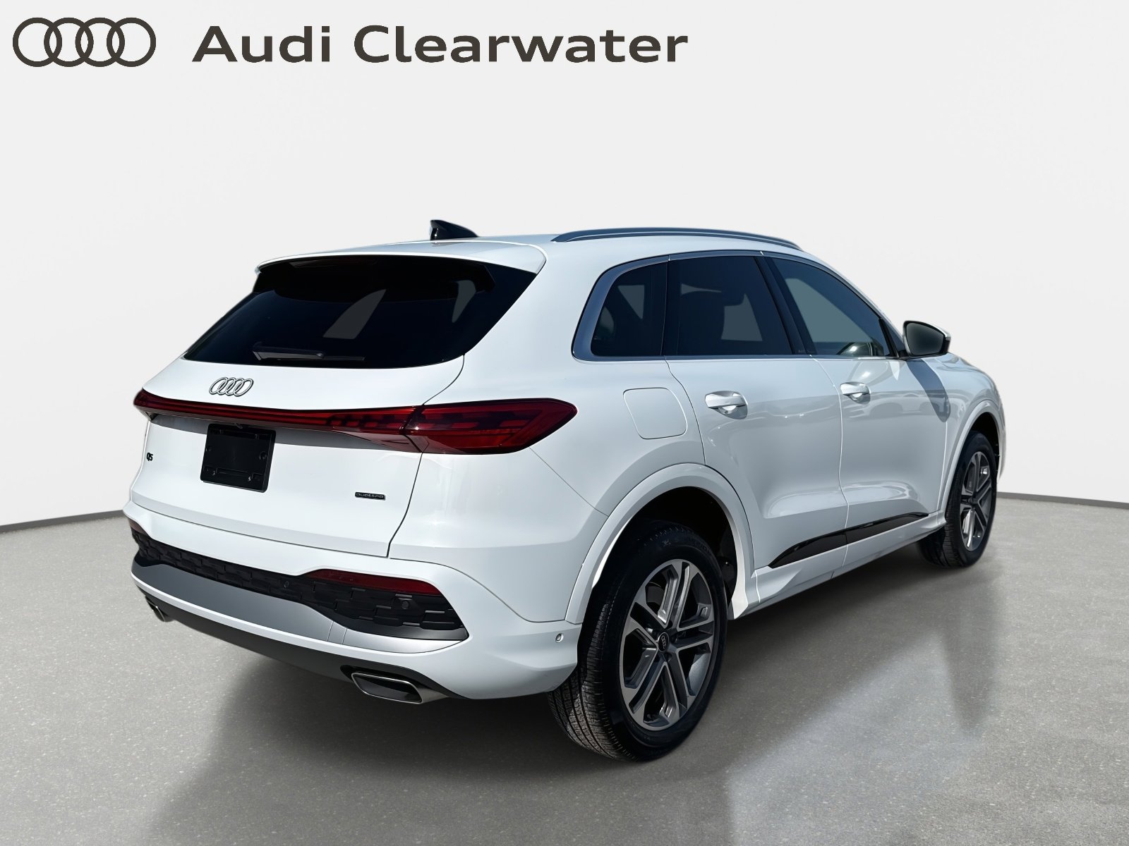 Used 2025 Audi Q5 Premium w/ Convenience Package image 5