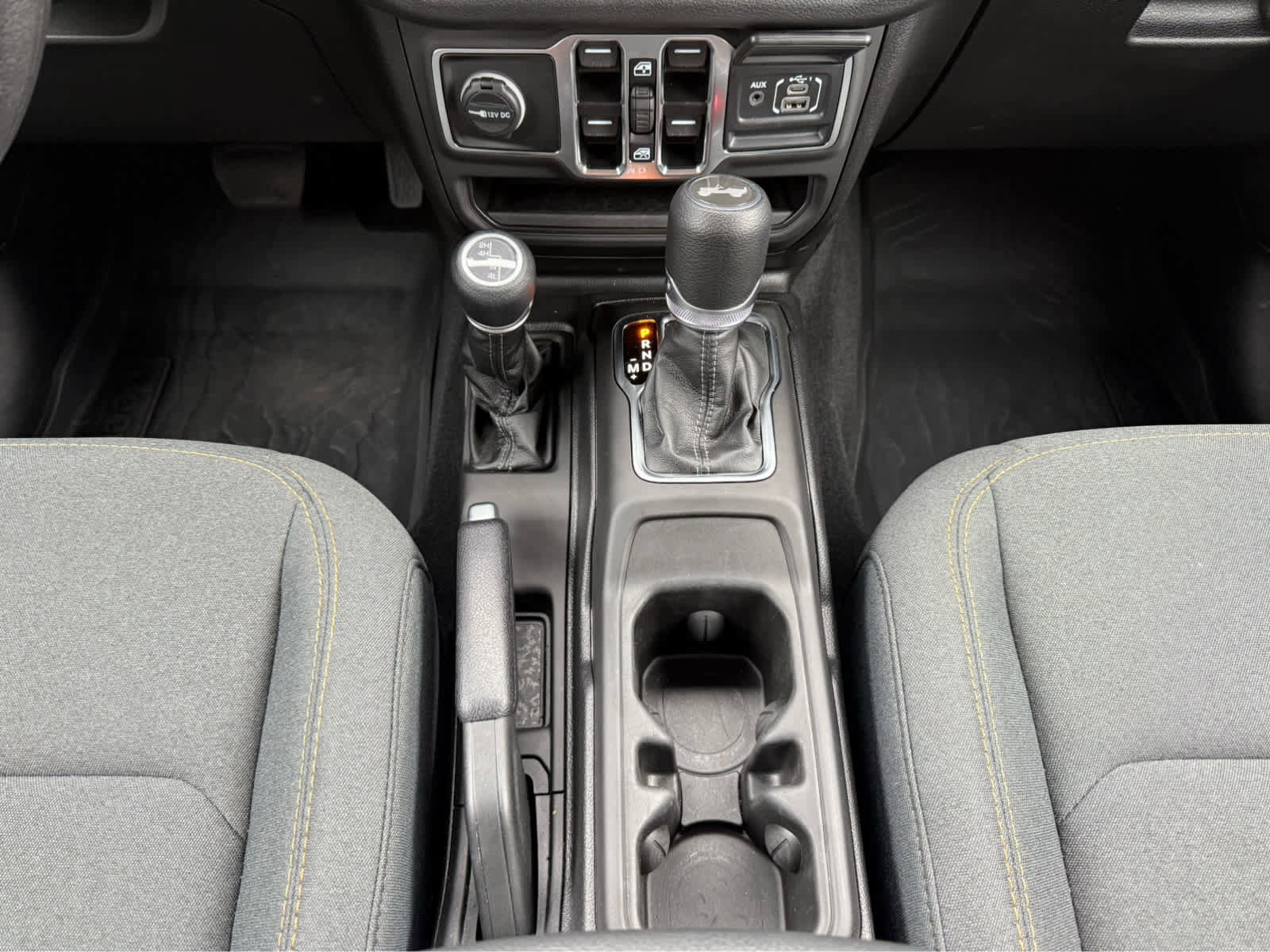 Used 2025 Jeep Wrangler Sport image 24