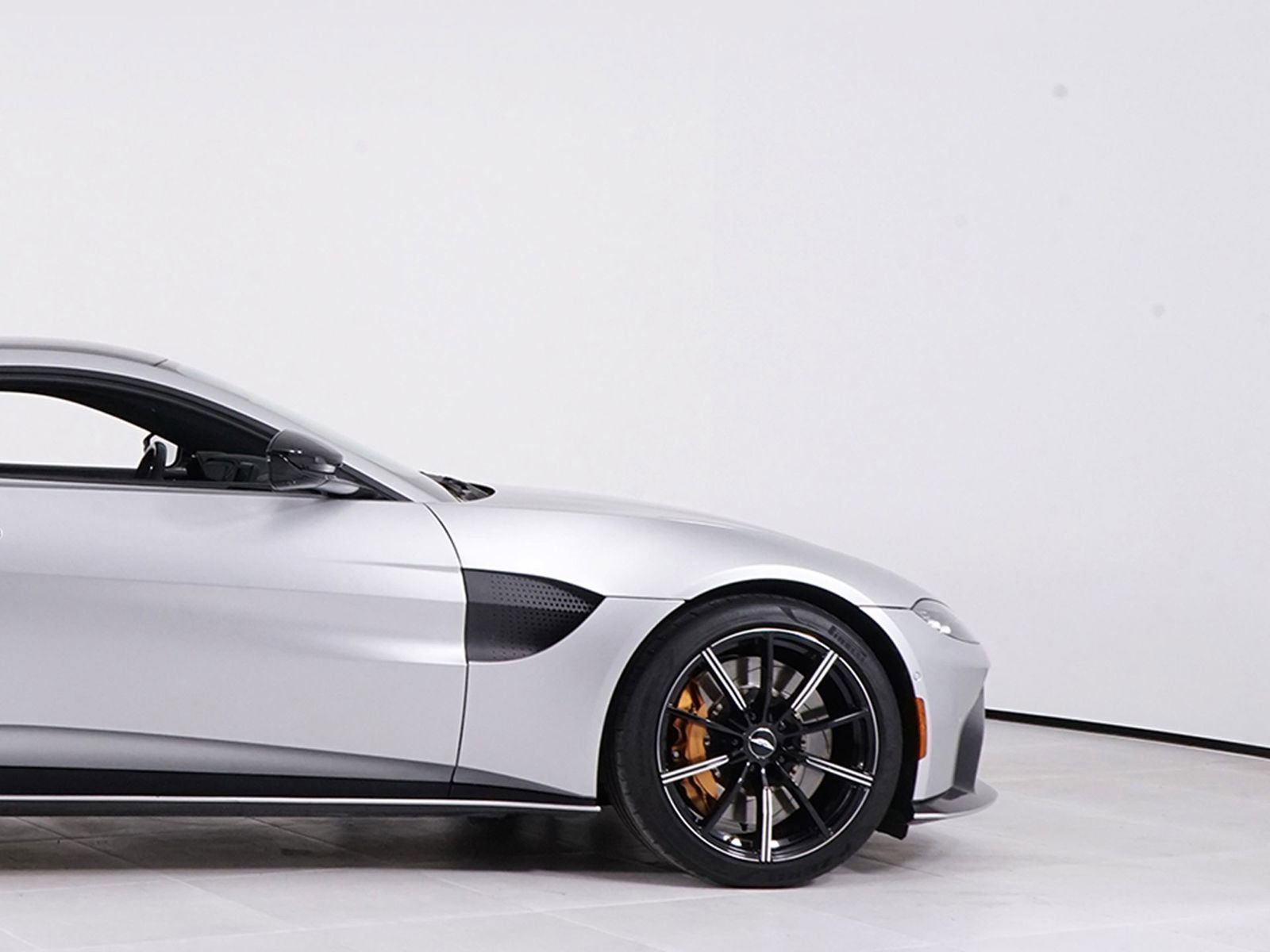 Used 2020 Aston Martin V8 Vantage Coupe image 15