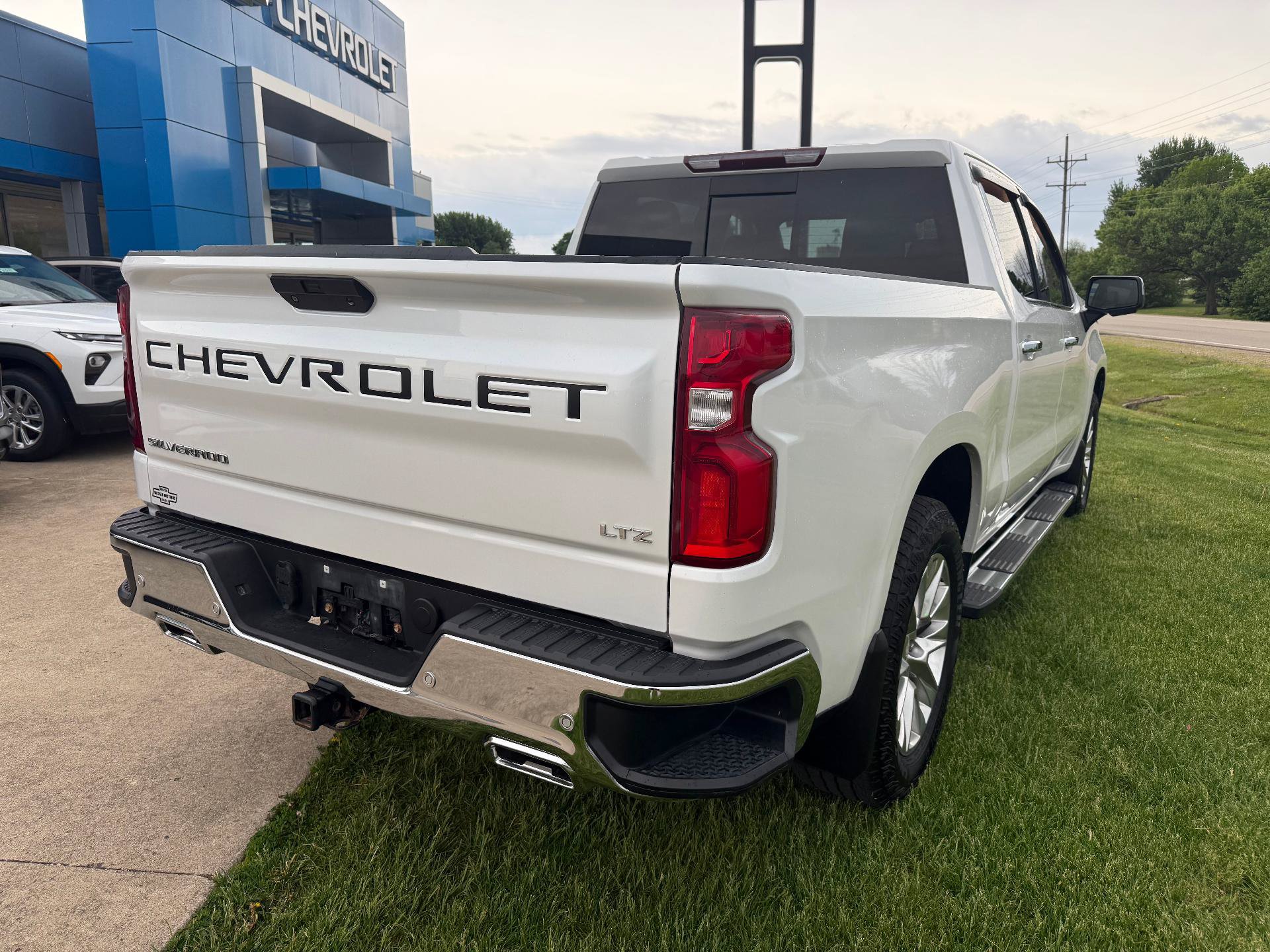 Used 2022 Chevrolet Silverado 1500 LTZ AWD/4WD image 7