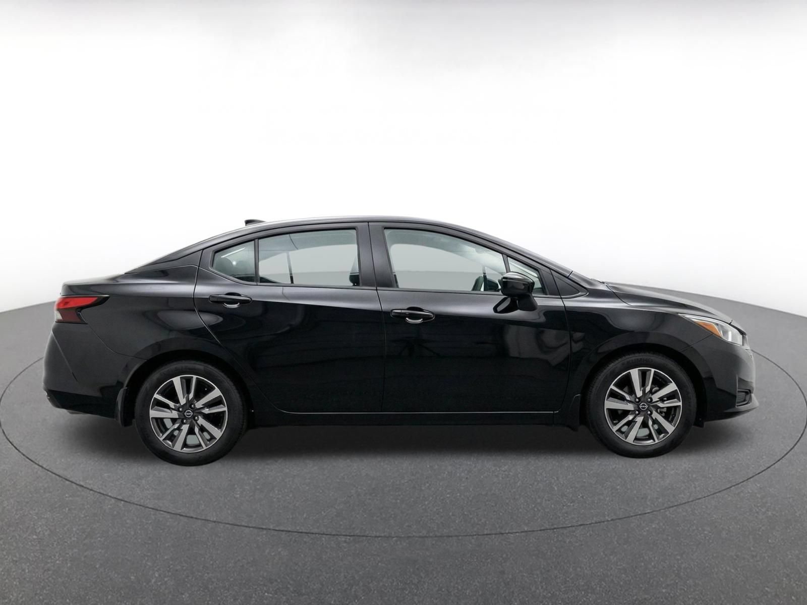 Used 2025 Nissan Versa SV FWD image 10