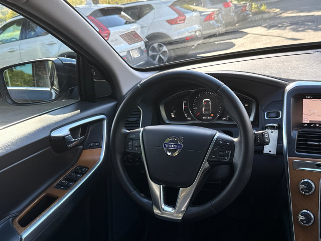 Used 2017 Volvo XC60 T5 Inscription w/ Preferred Option Package AWD/4WD image 22