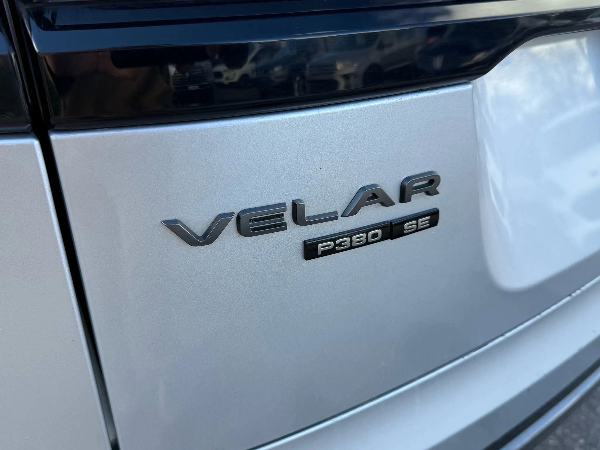 Used 2018 Land Rover Range Rover Velar R-Dynamic SE image 15