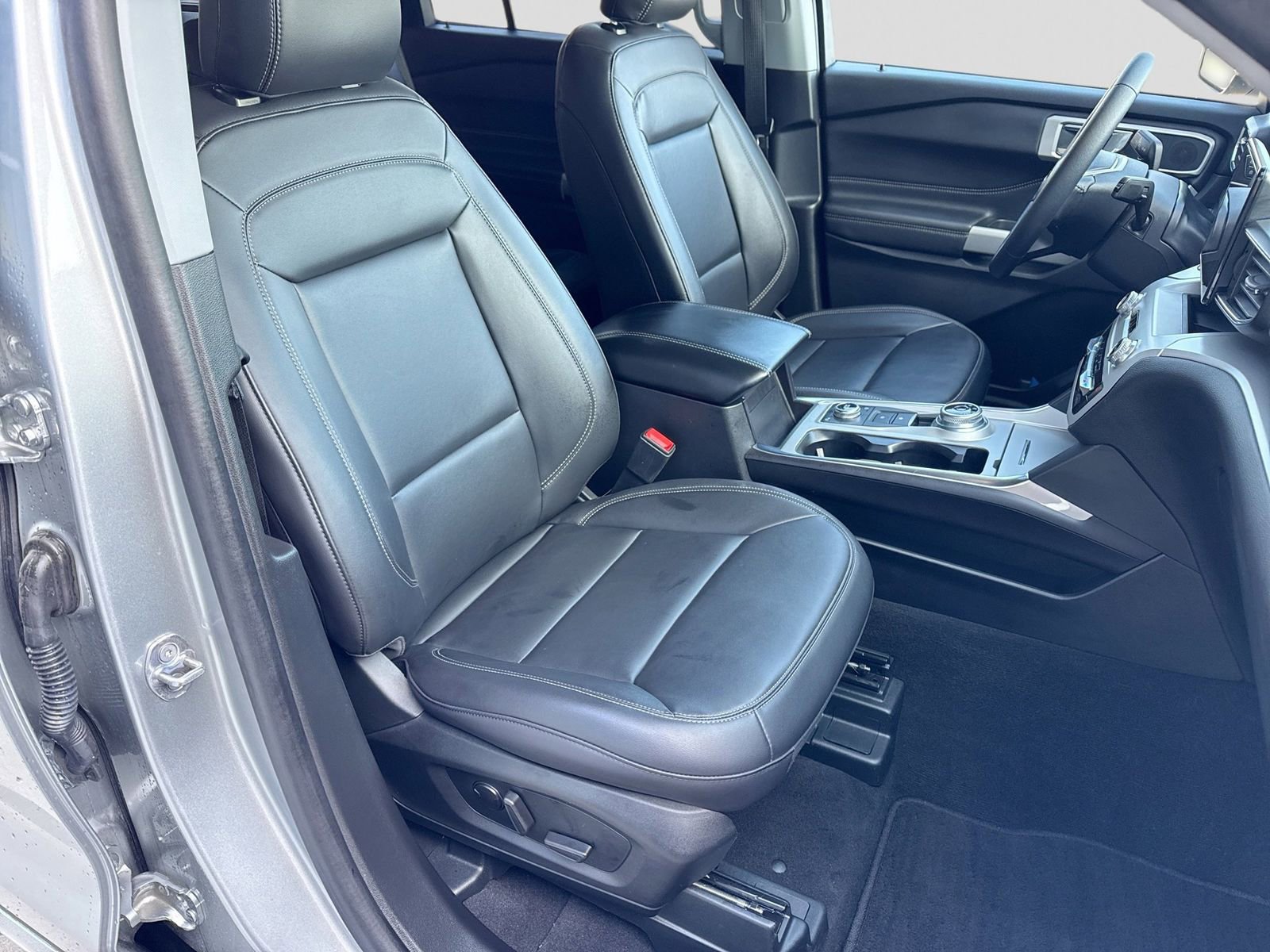 Certified 2024 Ford Explorer XLT w/ Equipment Group 202A image 24