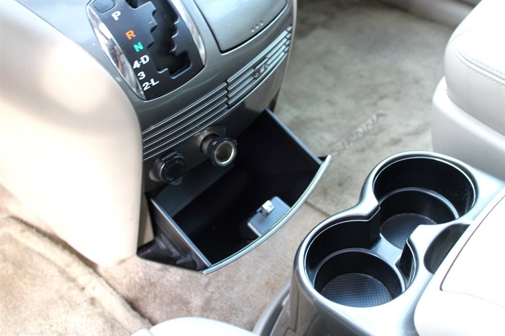 Used 2005 Toyota Sienna XLE image 35