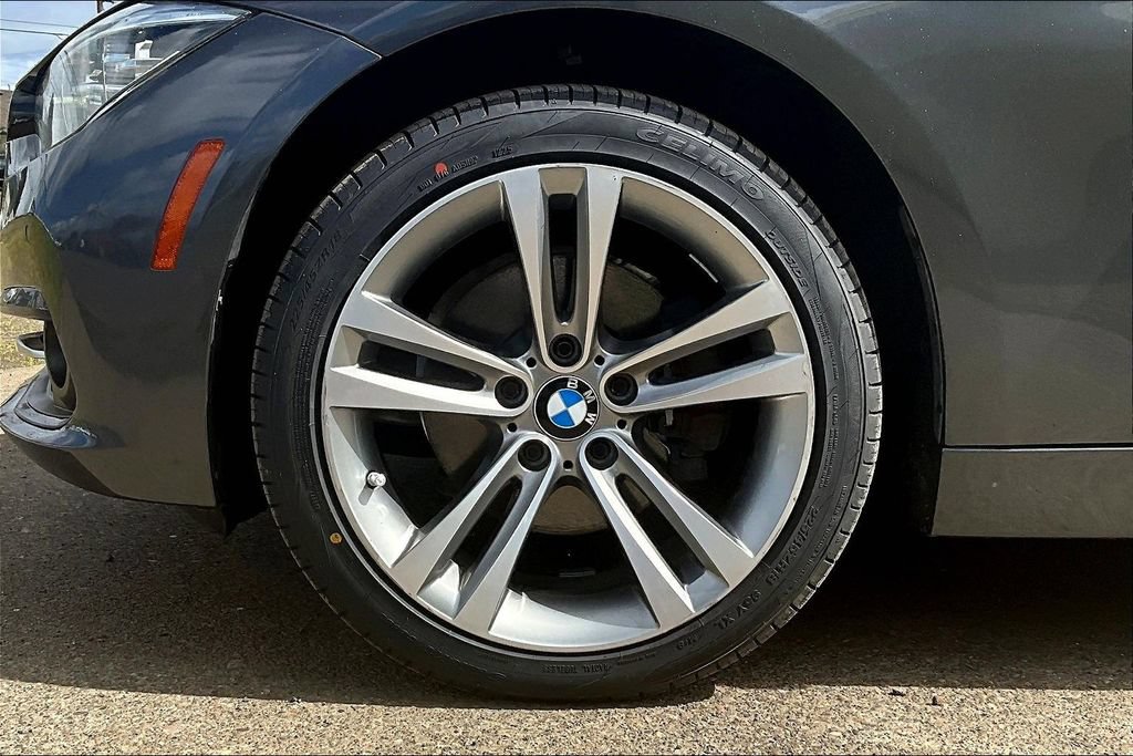 Used 2018 BMW 330i Sedan RWD image 11