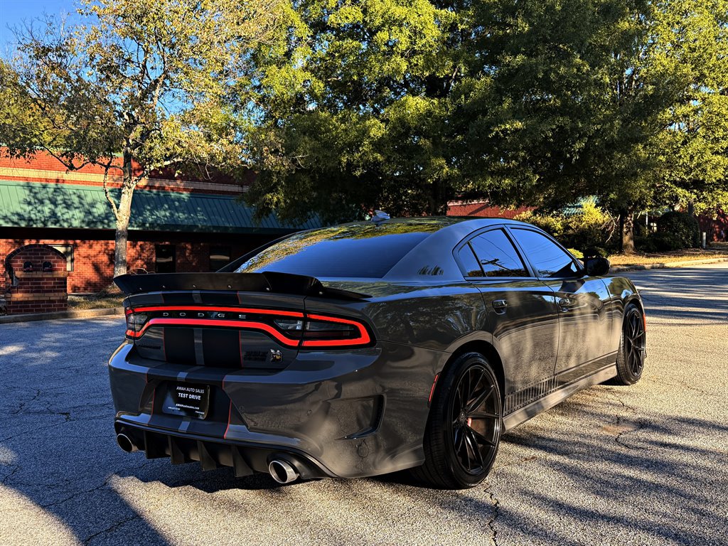 Used 2019 Dodge Charger Scat Pack RWD image 5