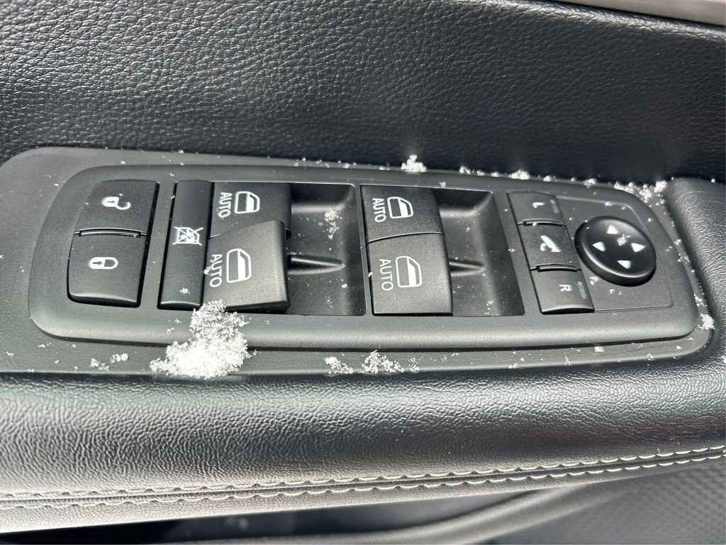 Used 2020 Chrysler Pacifica Limited w/ Quick Order Package 27H Red S image 38